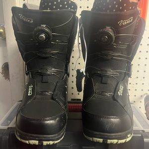 Vans Encore Snowboard Boots Boa 7
